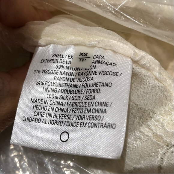 Elie Tahari lace rain coat in size XS - Picture 6 of 6